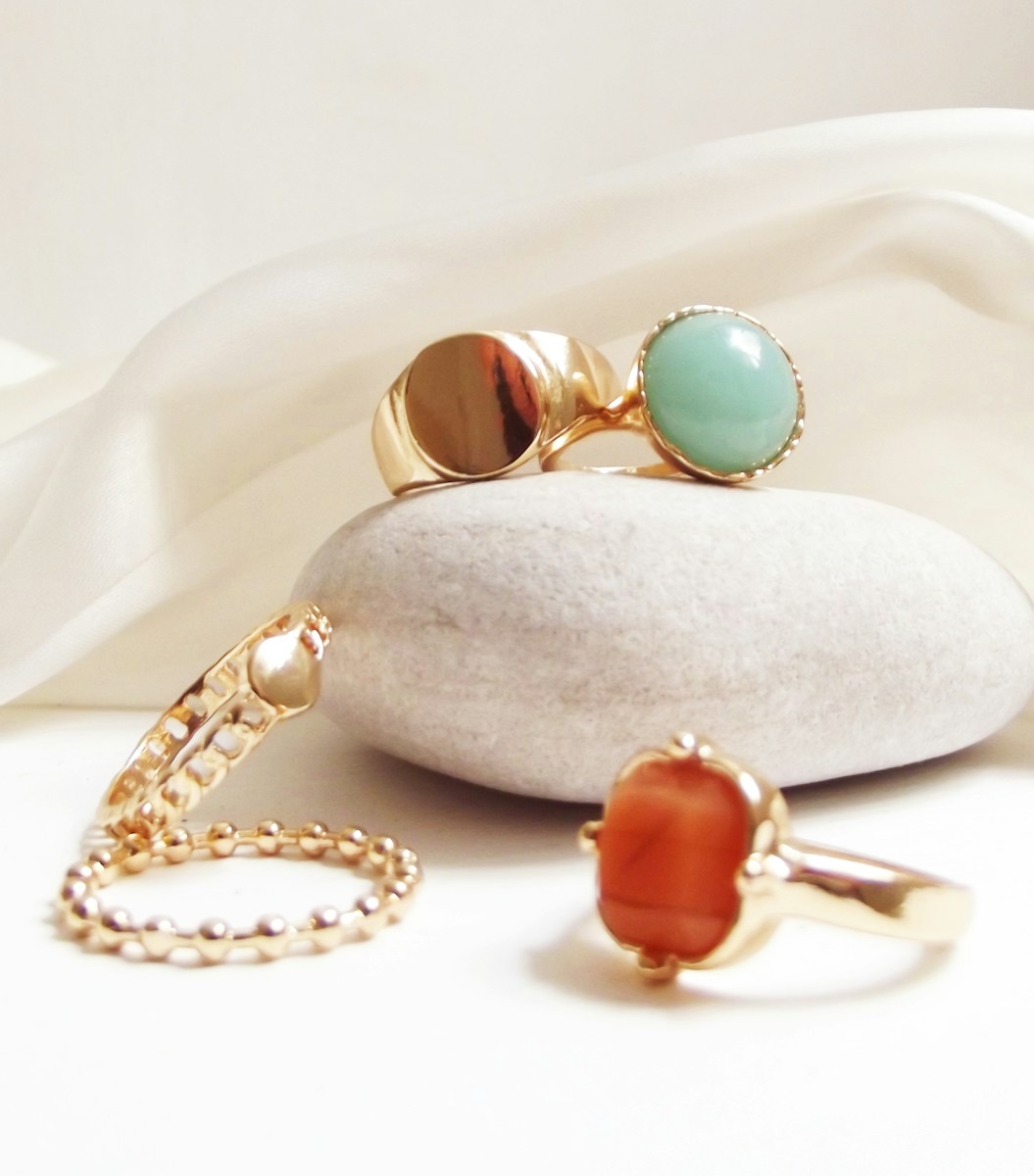 variety of gold rings